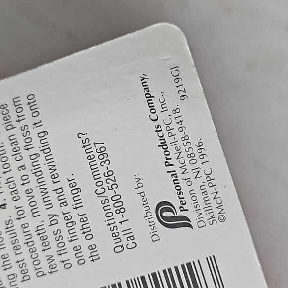 Vintage Johnson & Johnson Reach Cinnamon Waxed Floss - Picture 4 of 4